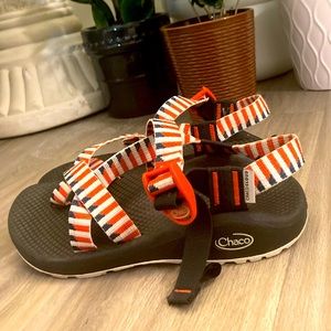 Women’s Chacos - Sz 6